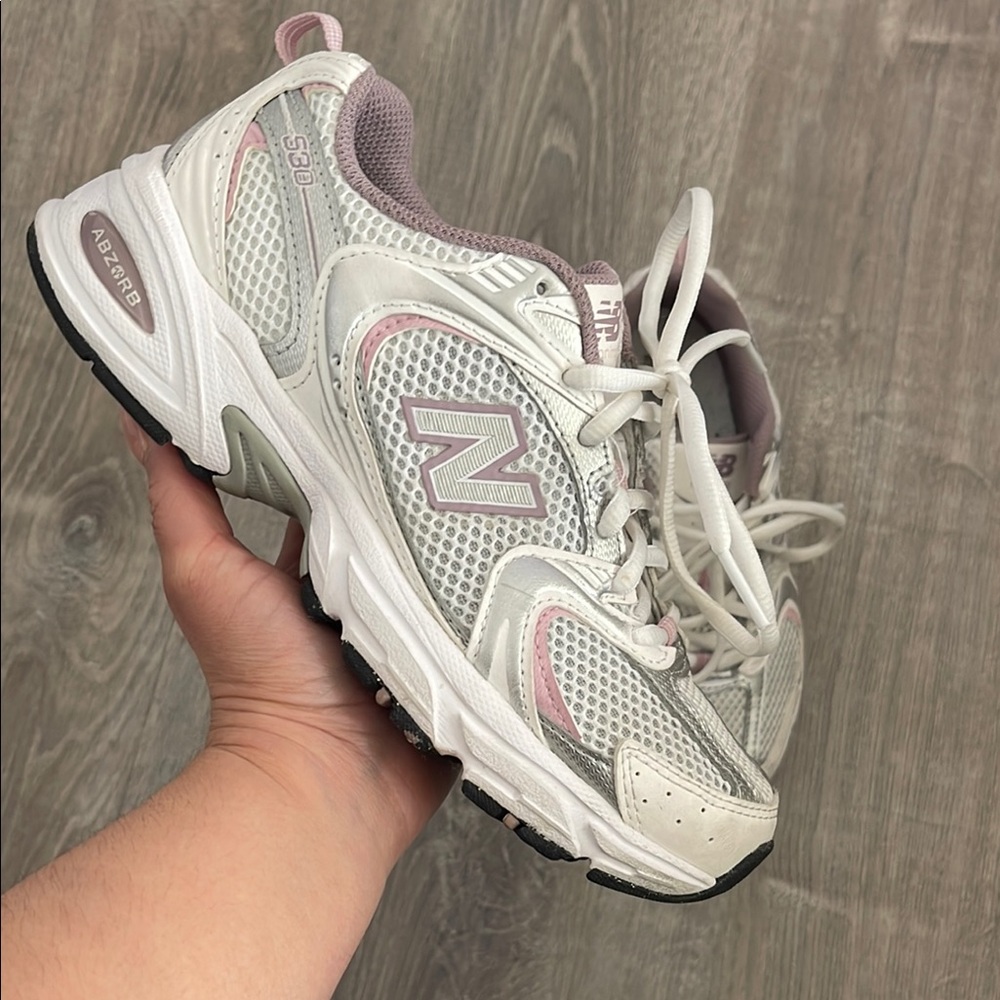 New Balance Women's Sneakers - White and Pink